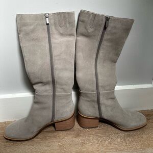 Tan suede knee high boots. Great condition, worn once.